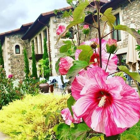La Fuentona De Santillana Santillana del Mar Esterno foto