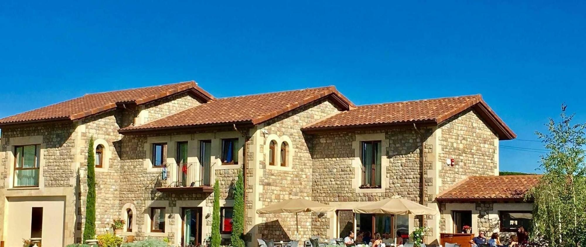 La Fuentona De Santillana Santillana del Mar Esterno foto